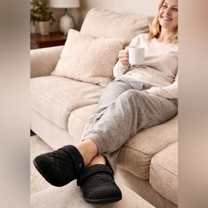 Vionic Black Quilted Slippers